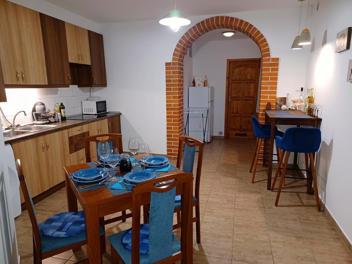 Eva Apartmanhaz Eger Zewnętrze zdjęcie