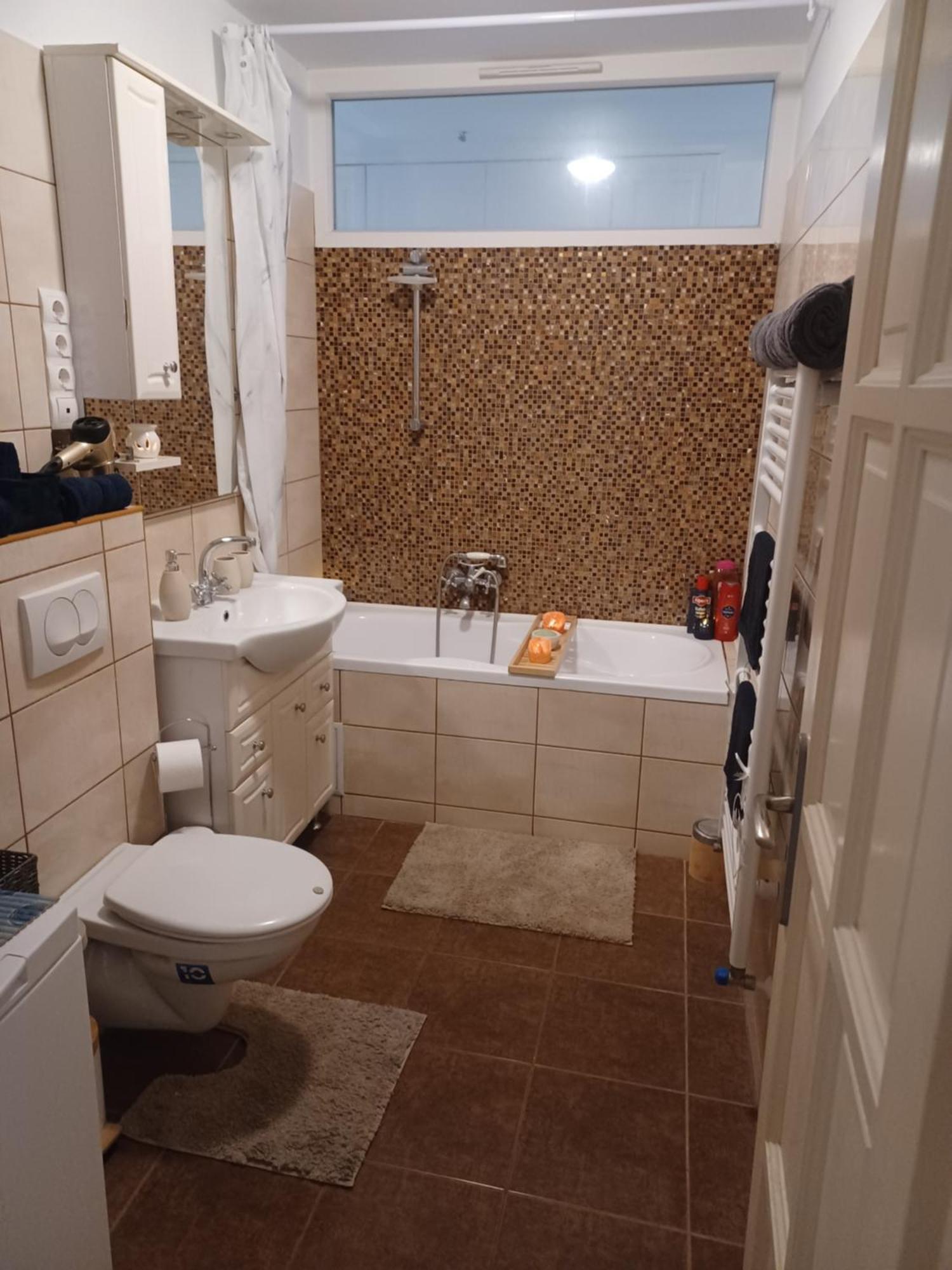 Eva Apartmanhaz Eger Zewnętrze zdjęcie